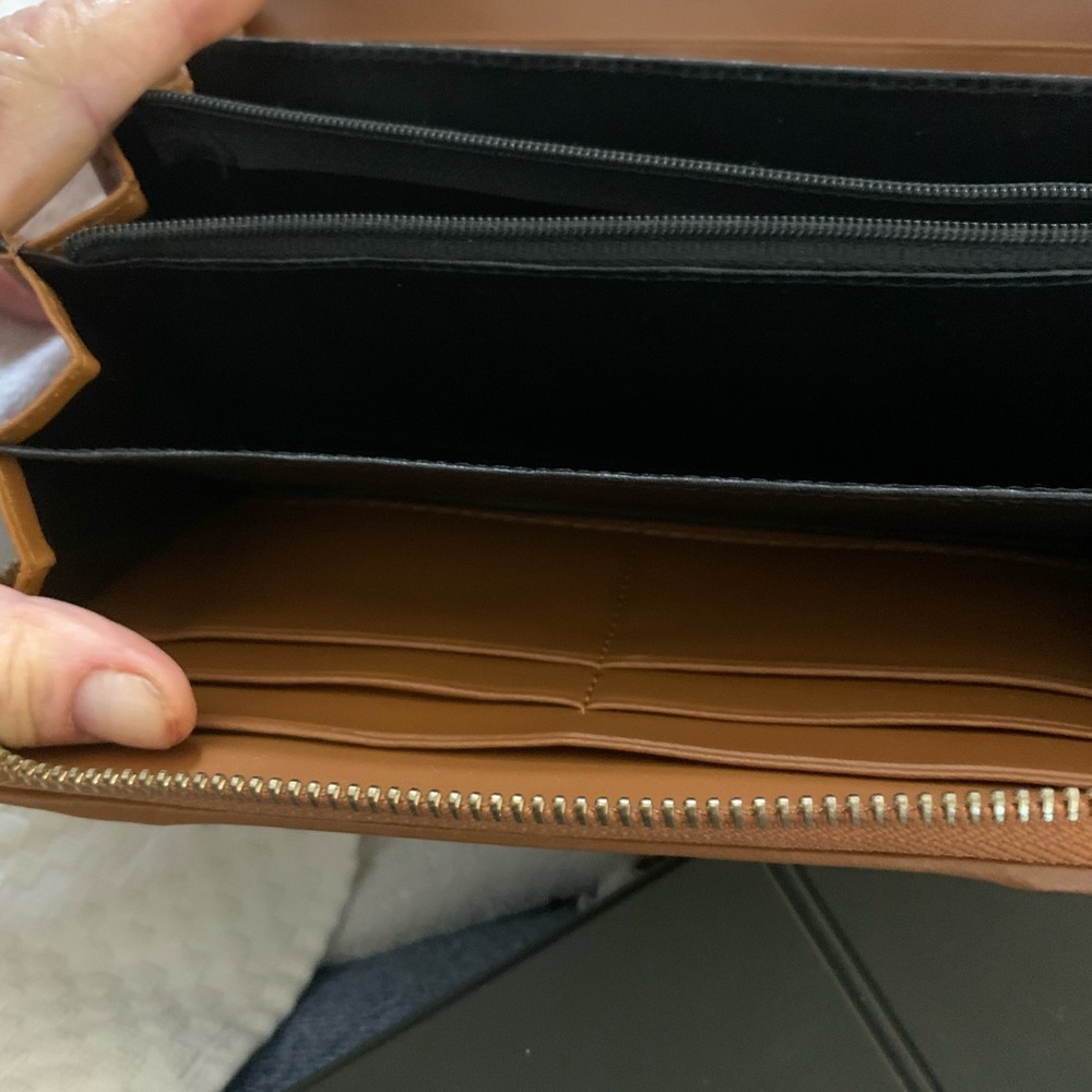 Wallet NWOT Navy and tan - Picture 3 of 8